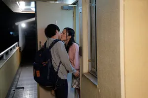 Mẹ yêu bạn học của con trai suốt 5 năm… sau cú sốc bị ông xã cắm sừng