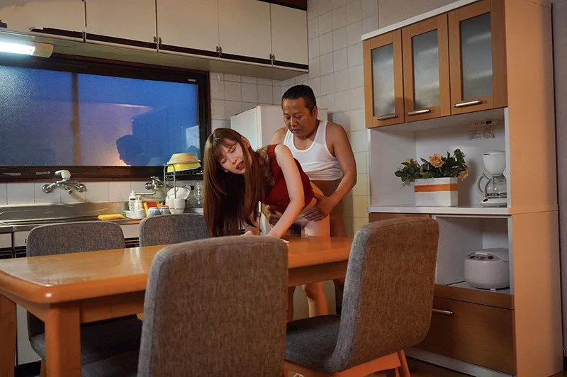 Con gái bị anh xã mới của mẹ quan hệ mỗi ngày, cho dù đã có người yêu